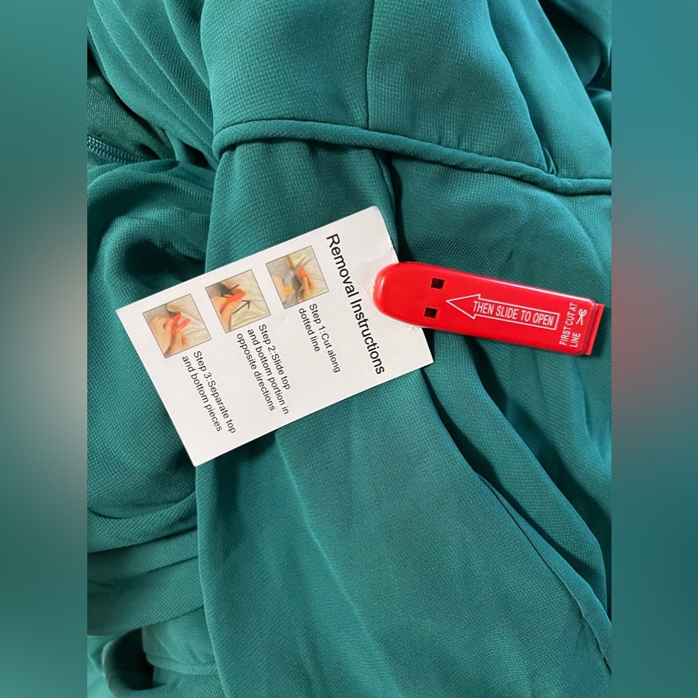 Mac Duggal Long Sleeve Chiffon Dress brand new with tag Color: Emerald size 14W - Picture 7 of 11